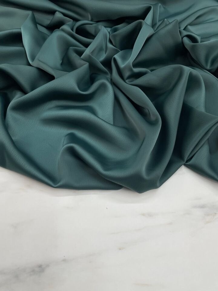 Zümrüt Yeşili Düz Elbiselik İpek Saten Kumaş