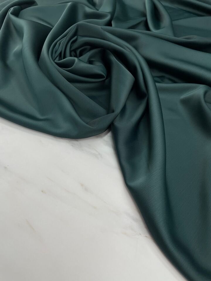 Zümrüt Yeşili Düz Elbiselik İpek Saten Kumaş