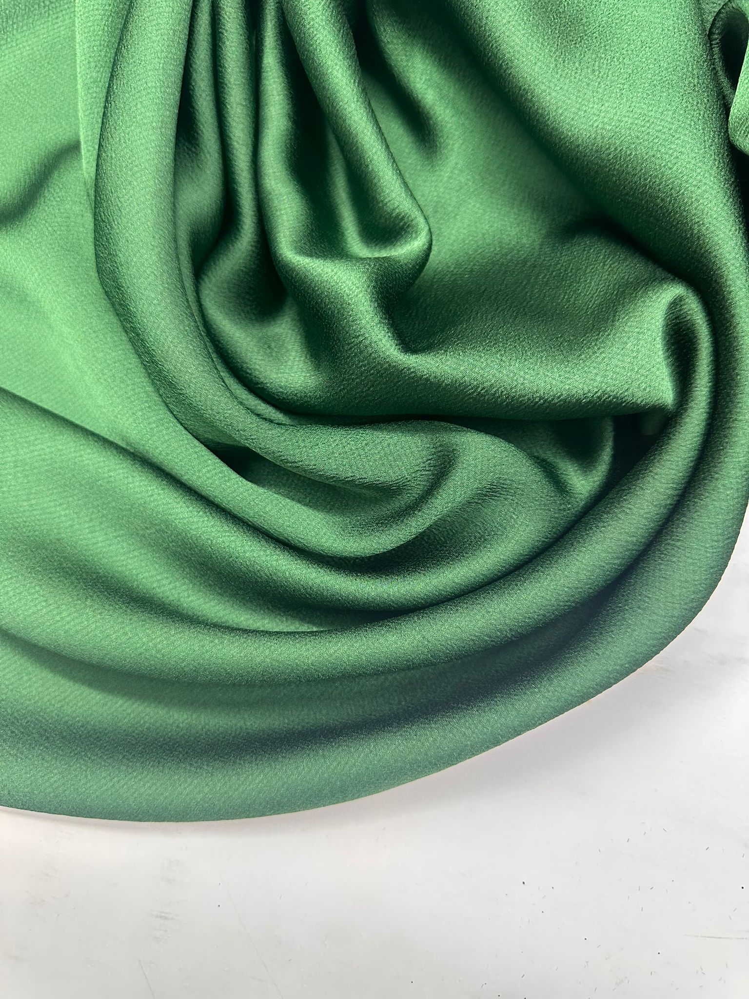 Zümrüt Yeşili Düz Elbiselik İpek Saten Kumaş