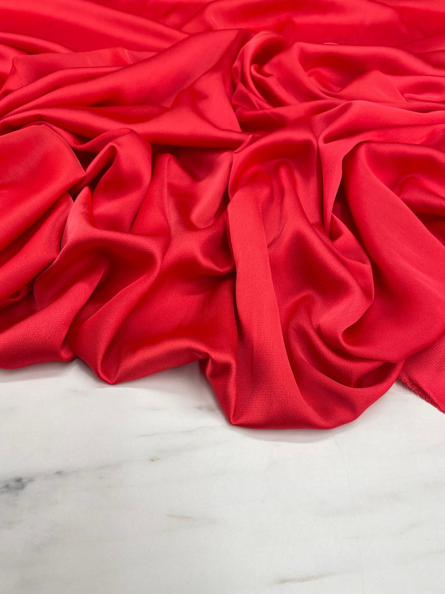 Kırmızı Düz Elbiselik İpek Saten Kumaş