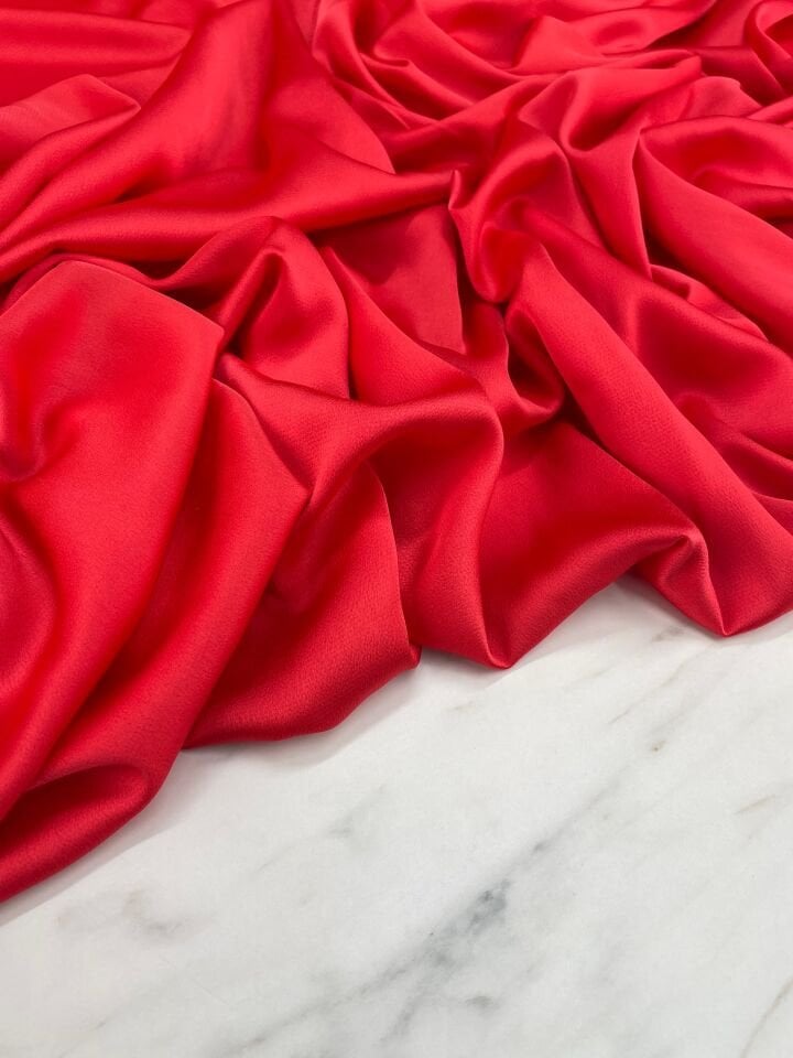 Kırmızı Düz Elbiselik İpek Saten Kumaş