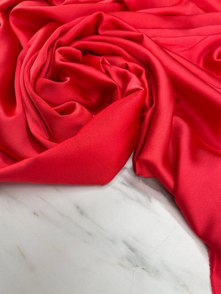 Kırmızı Düz Elbiselik İpek Saten Kumaş