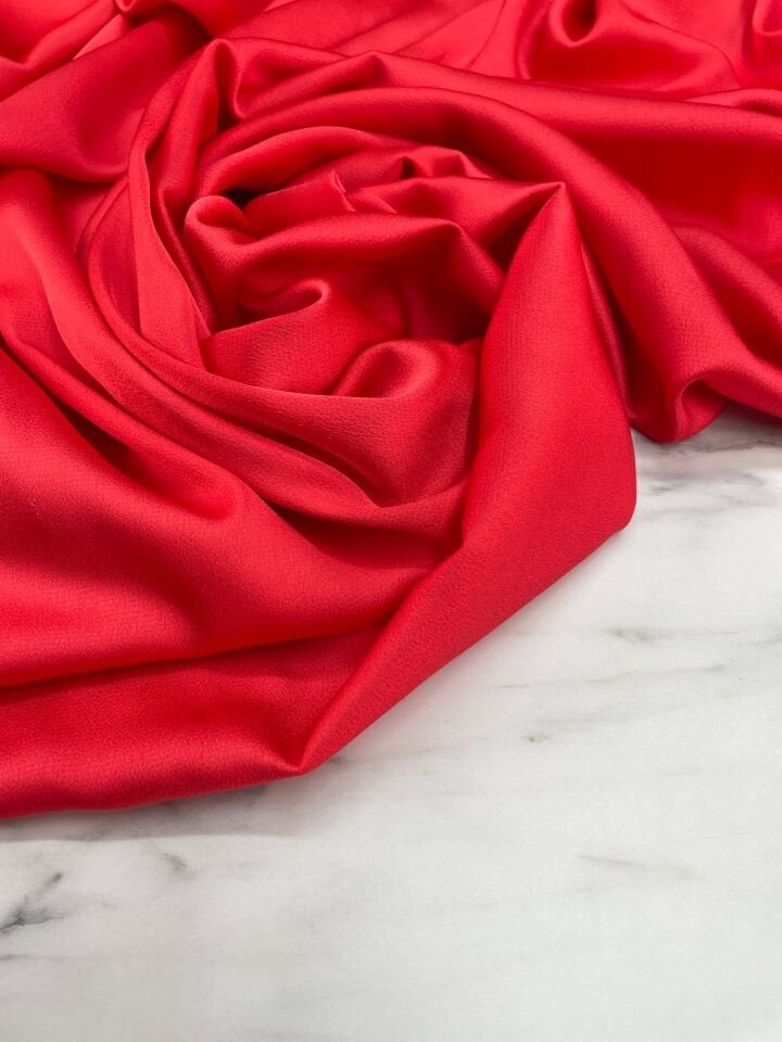 Kırmızı Düz Elbiselik İpek Saten Kumaş