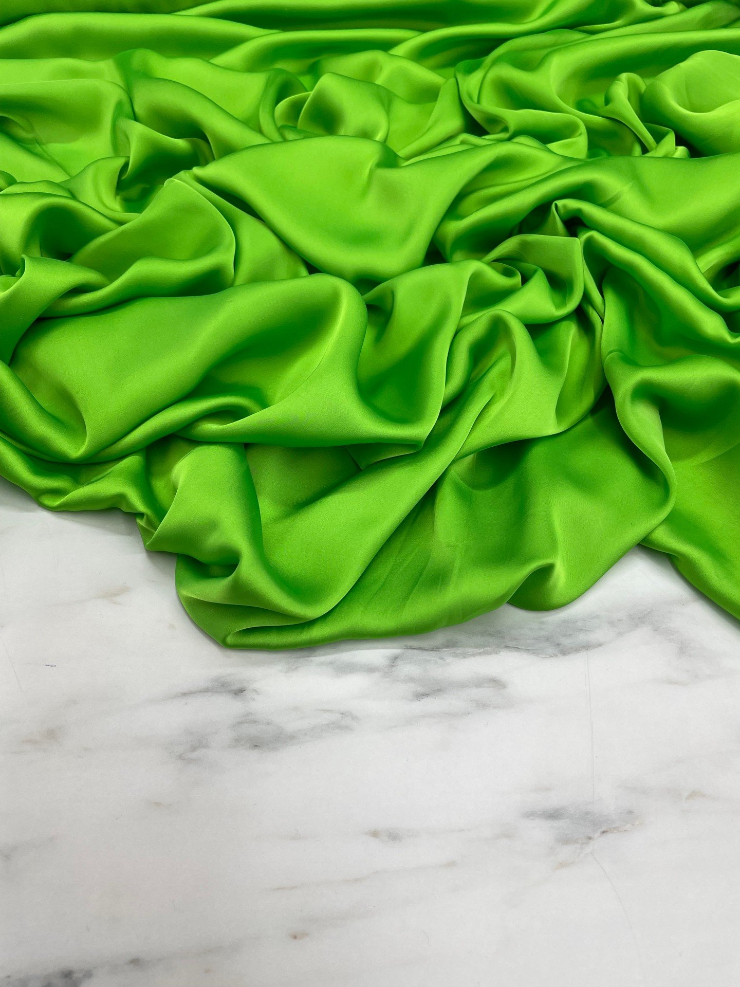 Yeşil Düz Elbiselik İpek Saten Kumaş