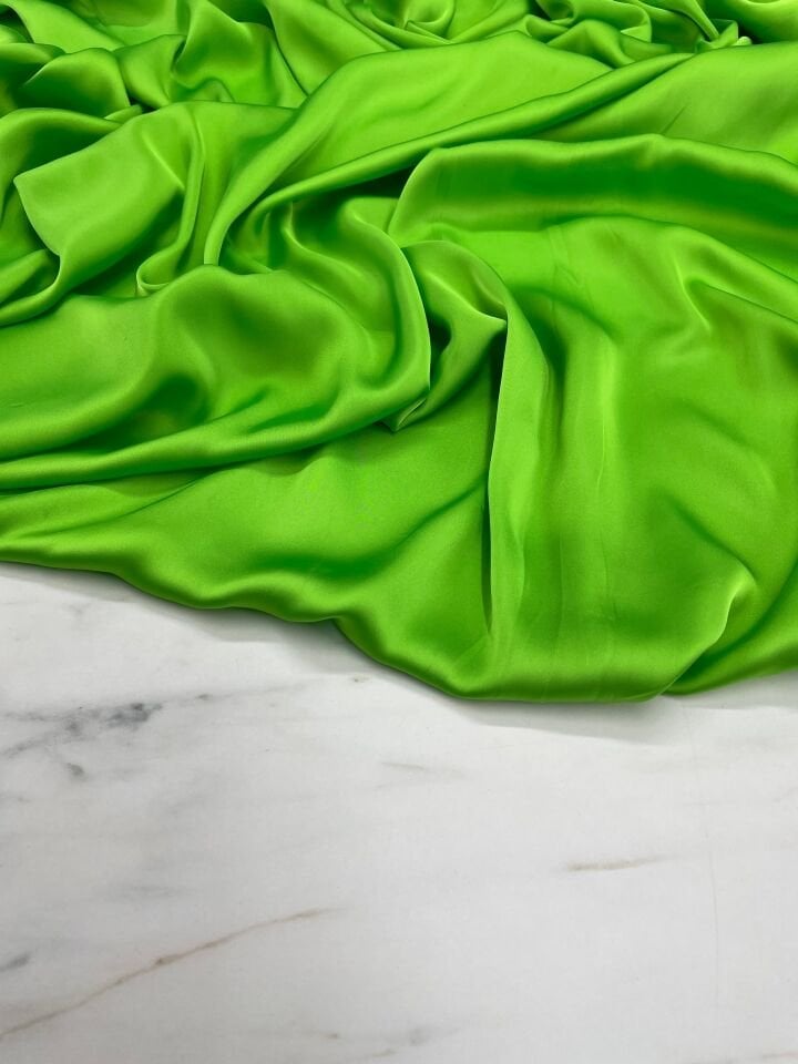 Yeşil Düz Elbiselik İpek Saten Kumaş