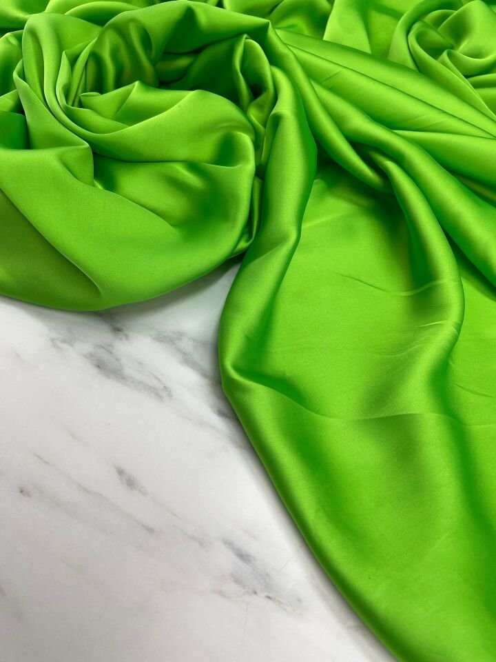 Yeşil Düz Elbiselik İpek Saten Kumaş
