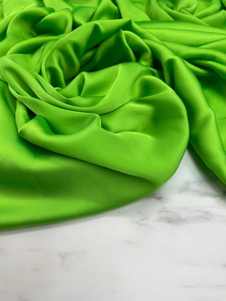 Yeşil Düz Elbiselik İpek Saten Kumaş