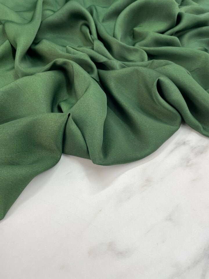 Yeşil Düz Elbiselik İpek Saten Kumaş