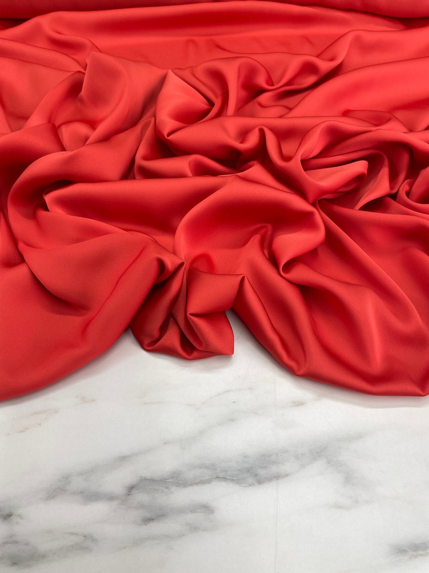 Kırmızı Düz Elbiselik İpek Saten Kumaş