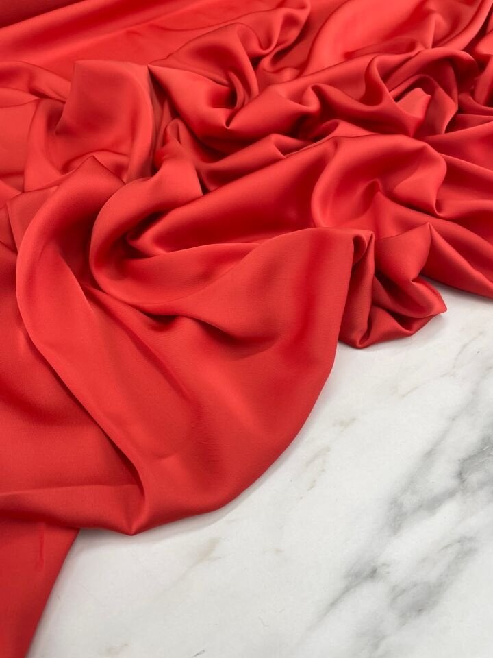 Kırmızı Düz Elbiselik İpek Saten Kumaş