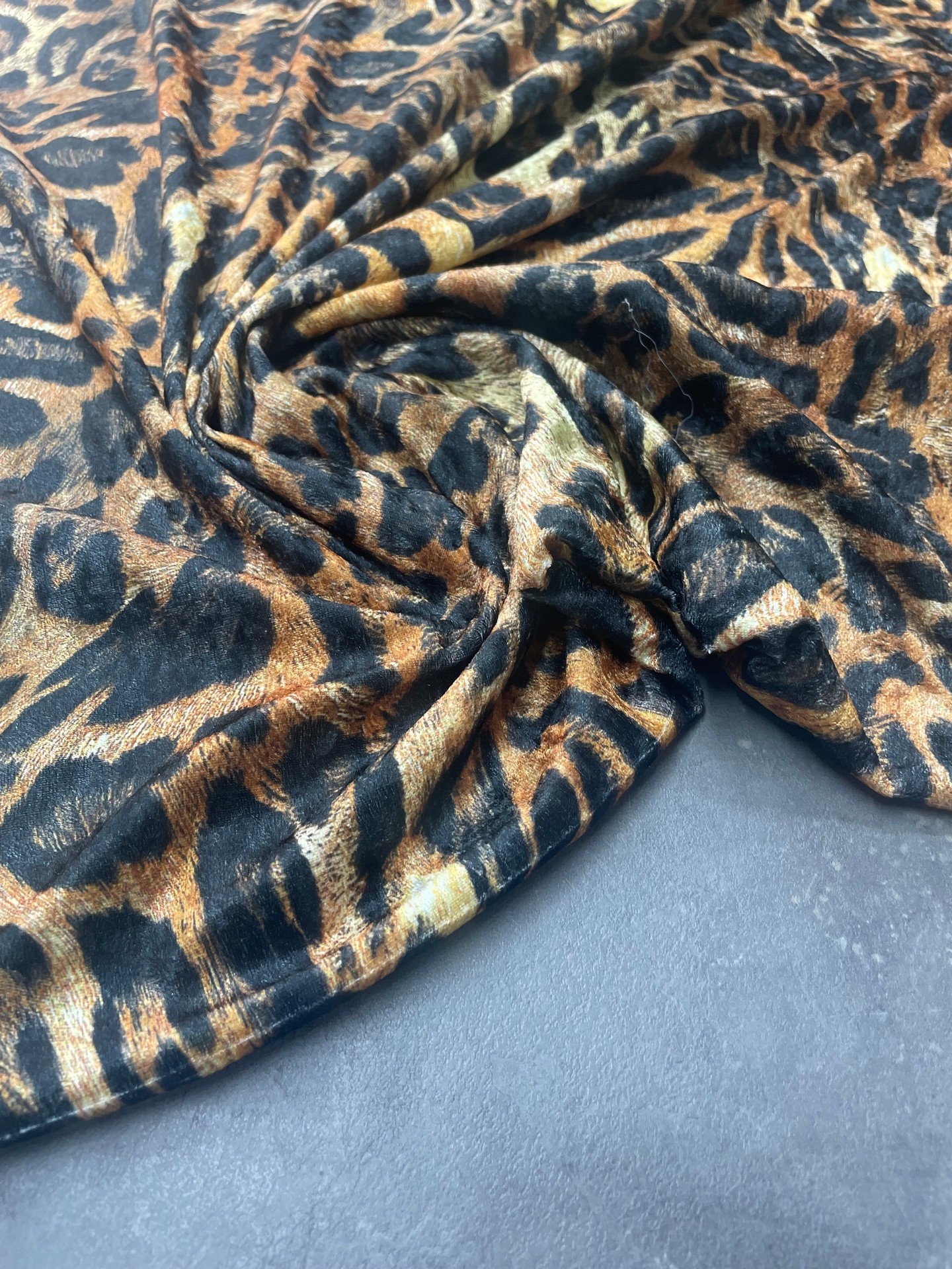 Leopar Desen Elbiselik Kadife Kumaş