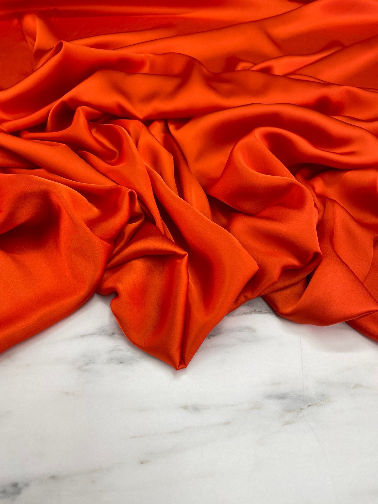 Turuncu Düz Elbiselik İpek Saten Kumaş