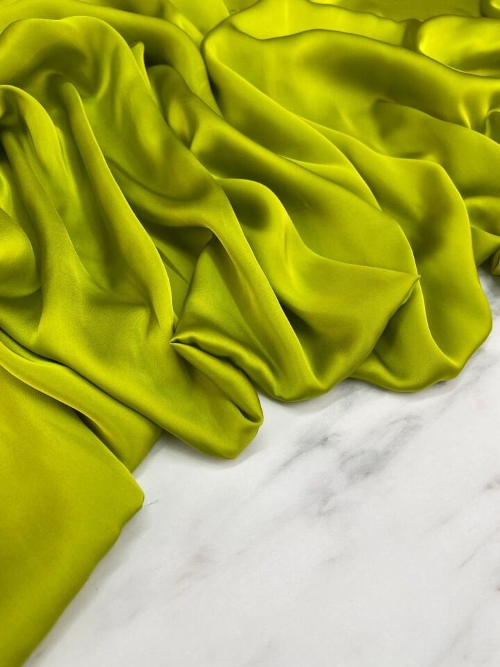 Fıstık Yeşili Düz Elbiselik İpek Saten Kumaş