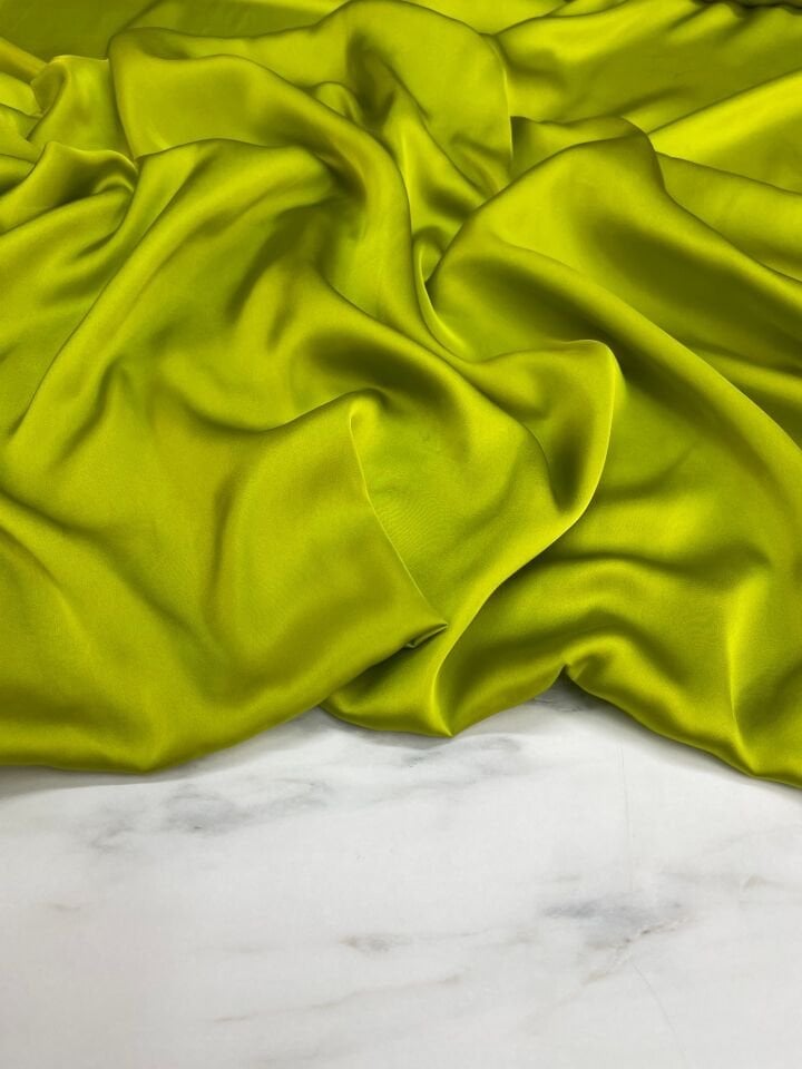 Fıstık Yeşili Düz Elbiselik İpek Saten Kumaş