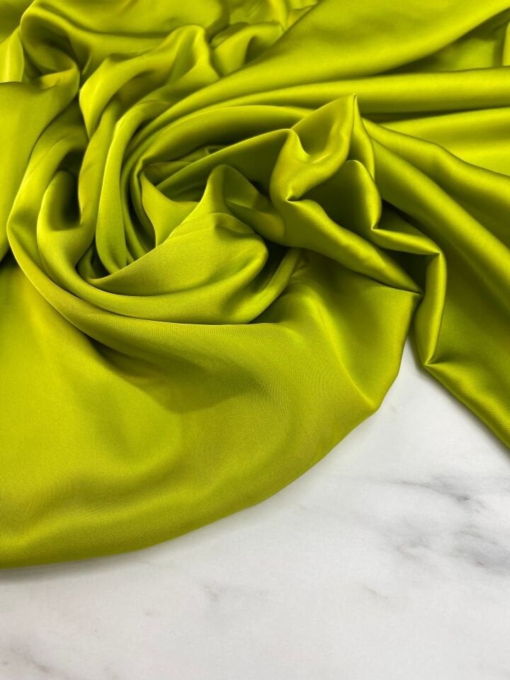 Fıstık Yeşili Düz Elbiselik İpek Saten Kumaş