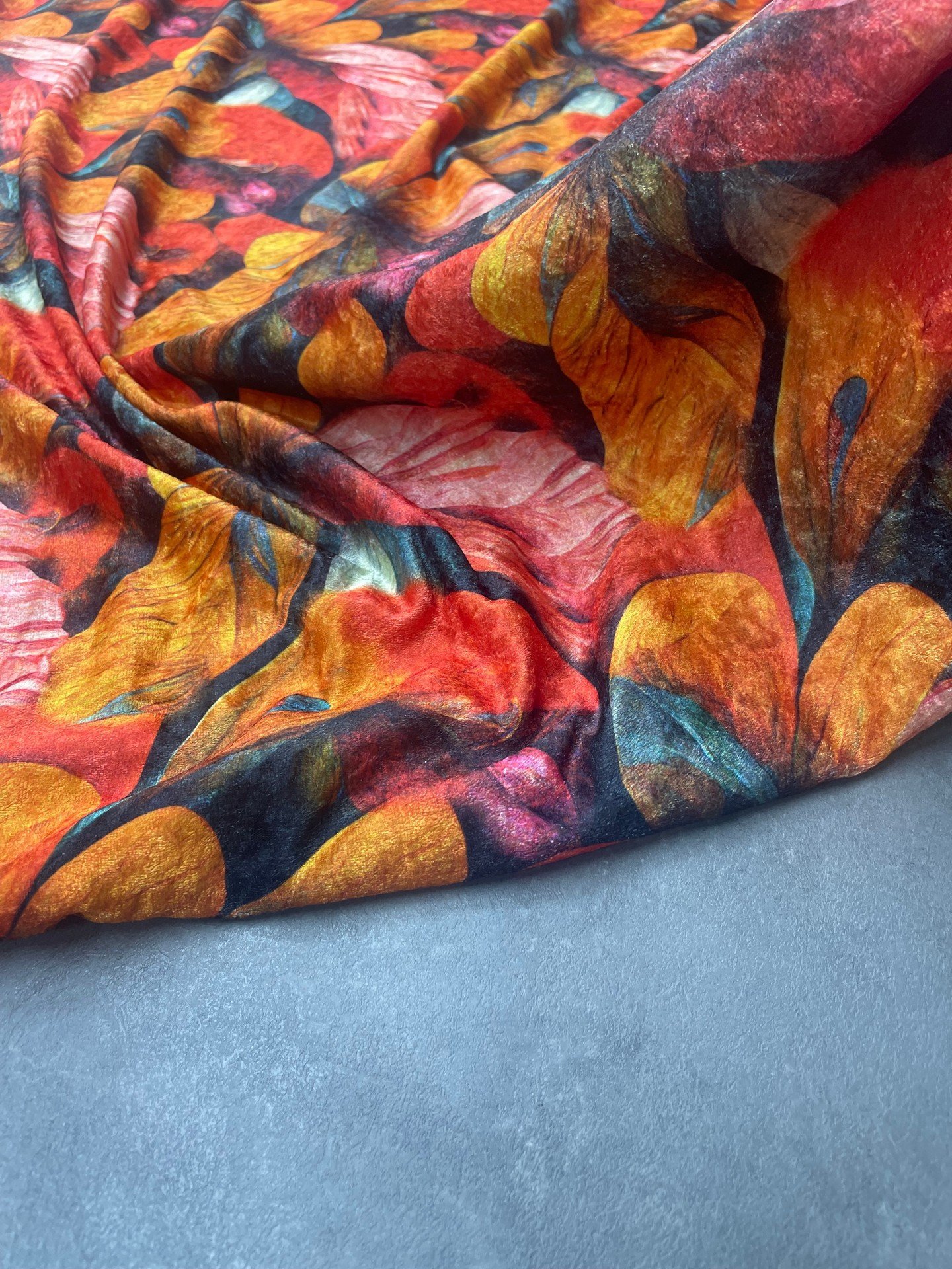 Berlin Desen Elbiselik Kadife Kumaş