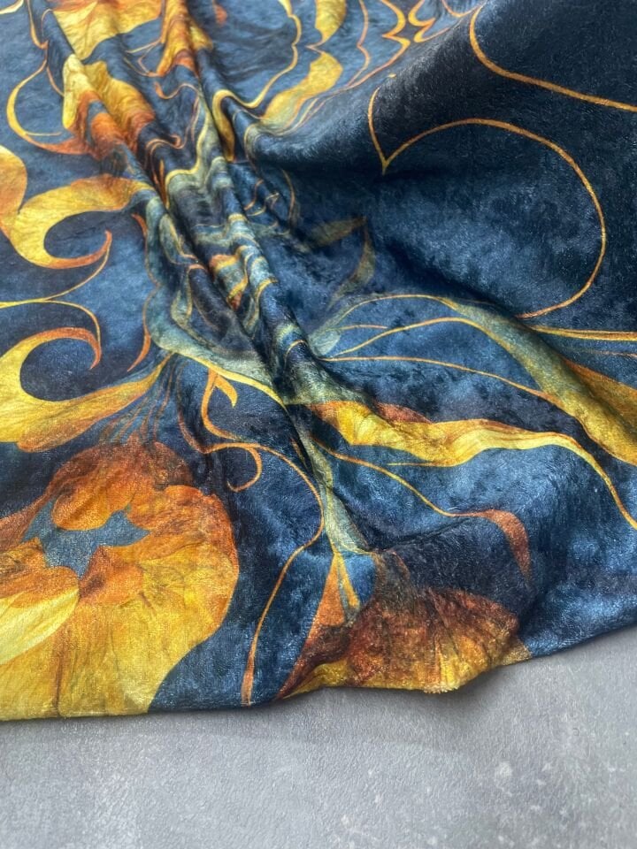 Liyon Desen Elbiselik Kadife Kumaş