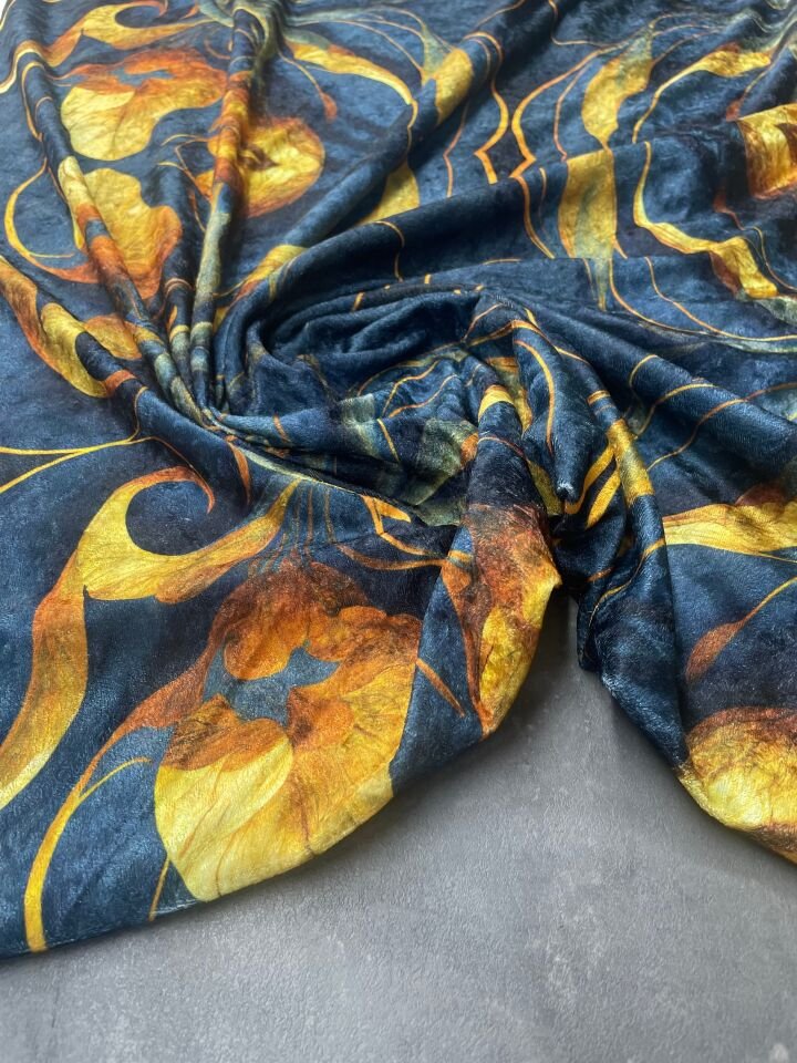 Liyon Desen Elbiselik Kadife Kumaş