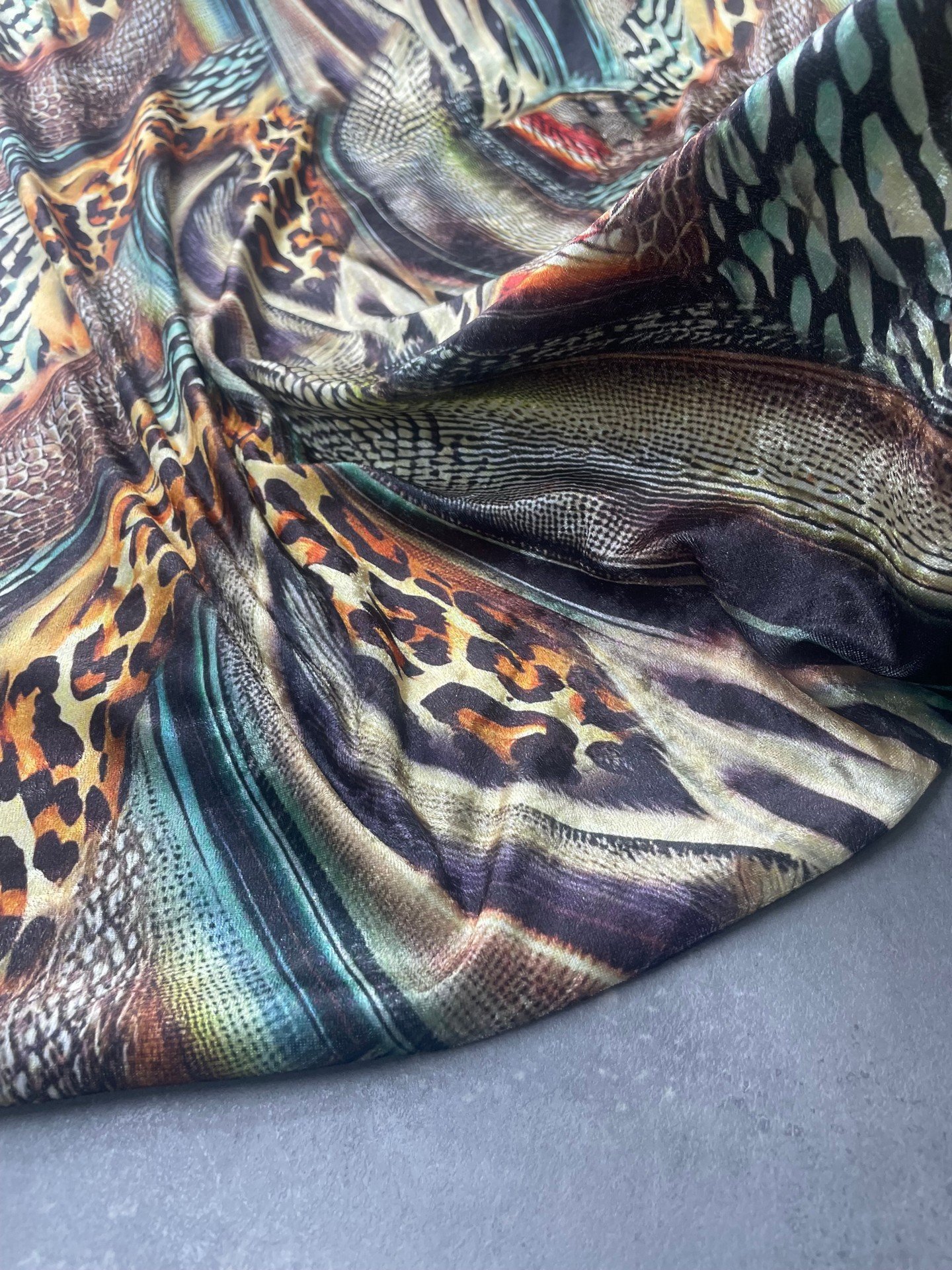 Yeva Desen Elbiselik Kadife Kumaş