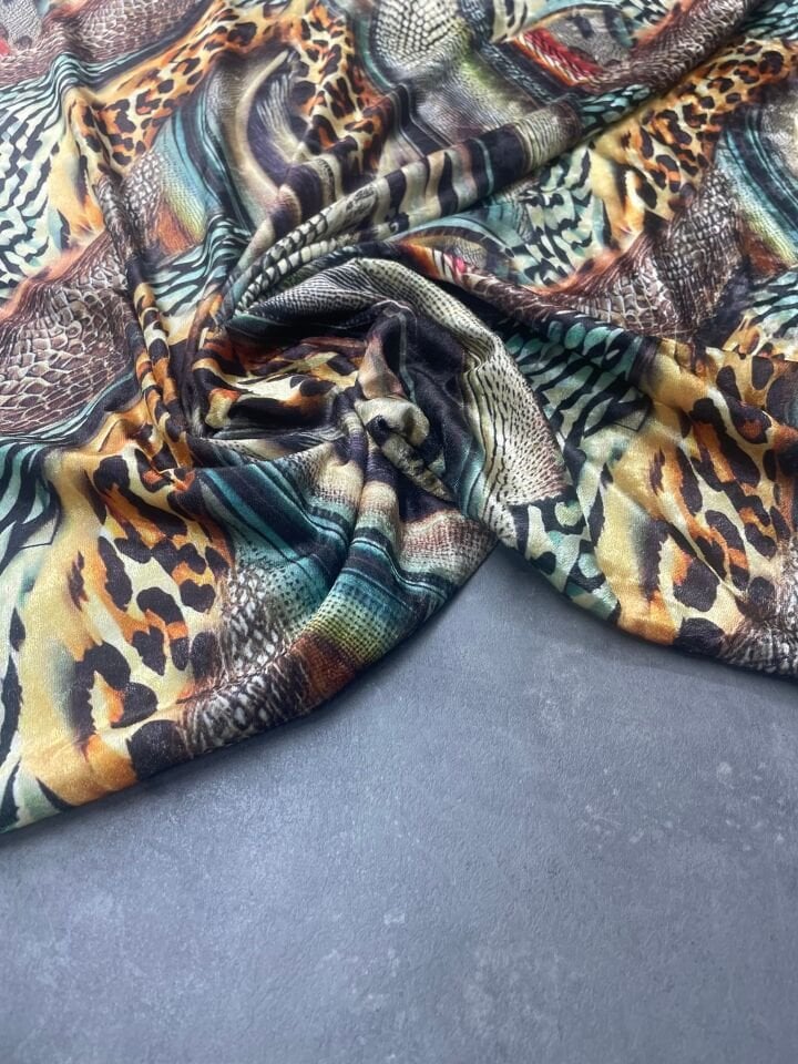 Yeva Desen Elbiselik Kadife Kumaş