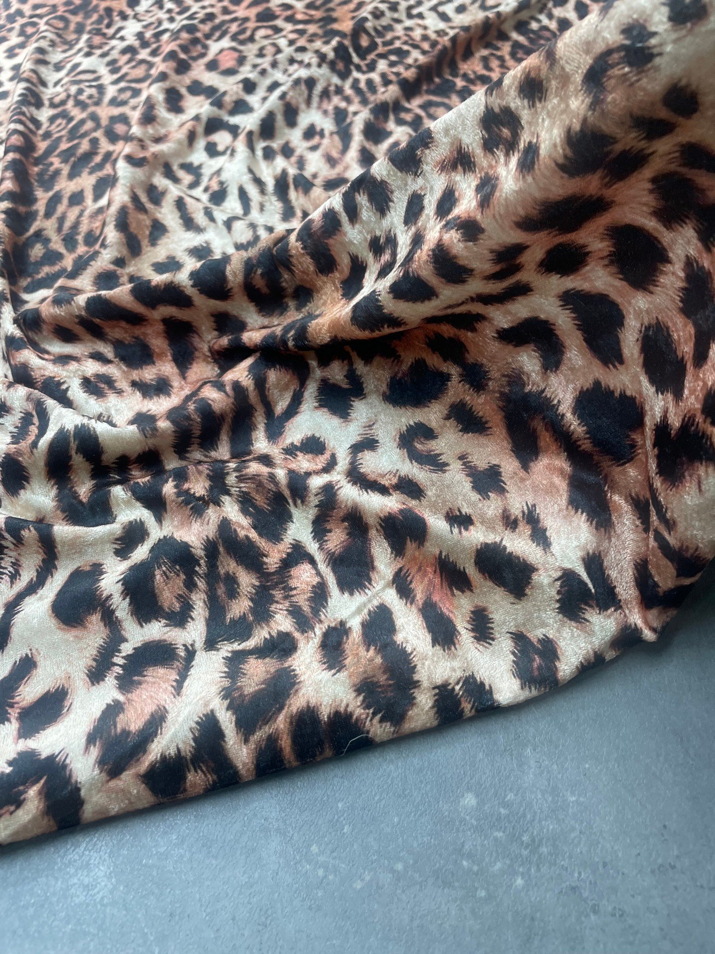 Leopar Desen Elbiselik Kadife Kumaş