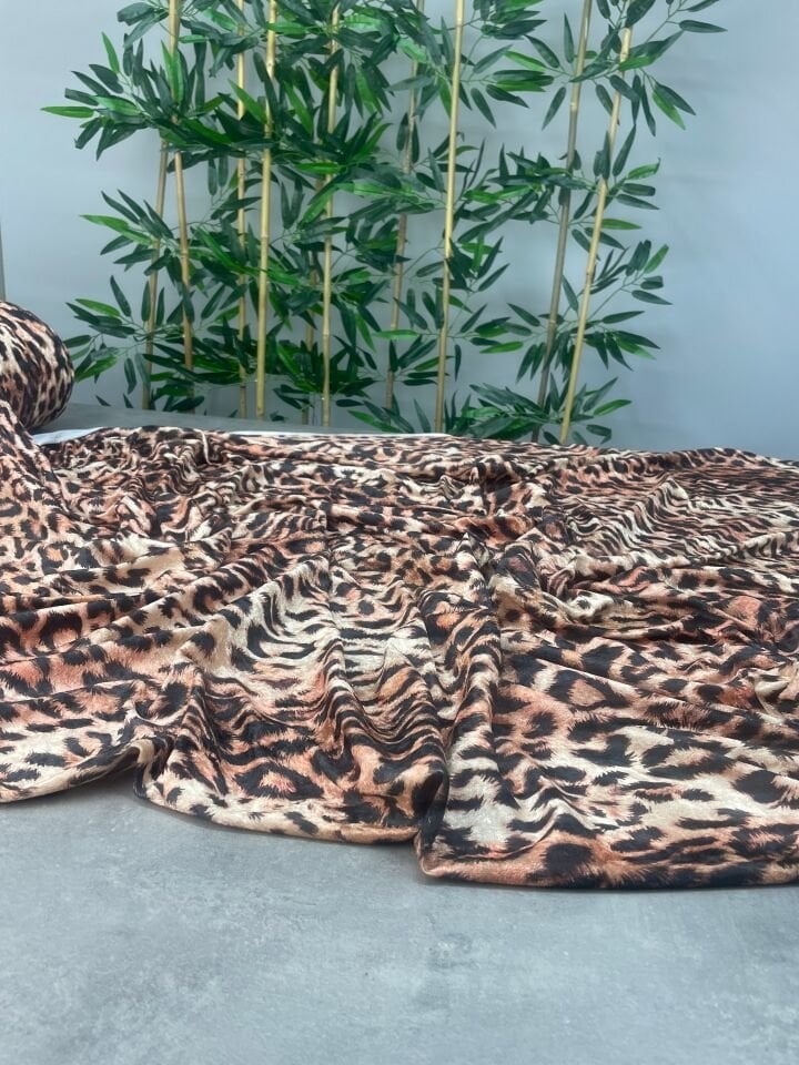 Leopar Desen Elbiselik Kadife Kumaş