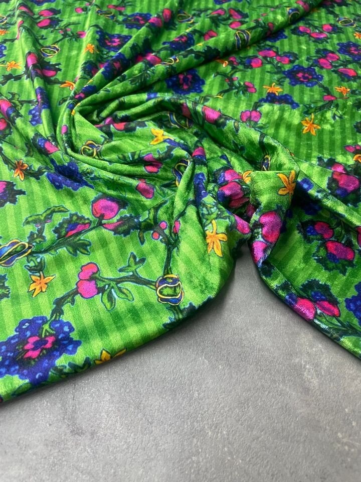 Çile Çiçegi Desen Elbiselik Kadife Kumaş