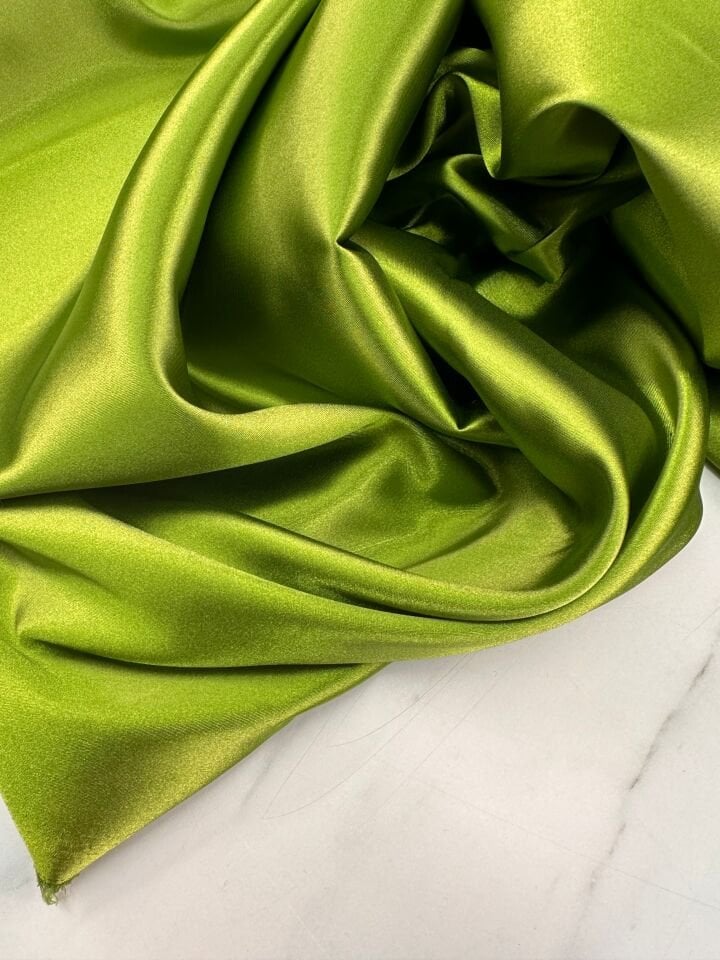 Yeşil Renk Abiye Elbiselik Likralı Saten Kumaş