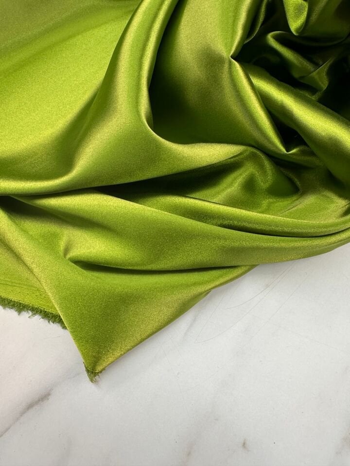 Yeşil Renk Abiye Elbiselik Likralı Saten Kumaş