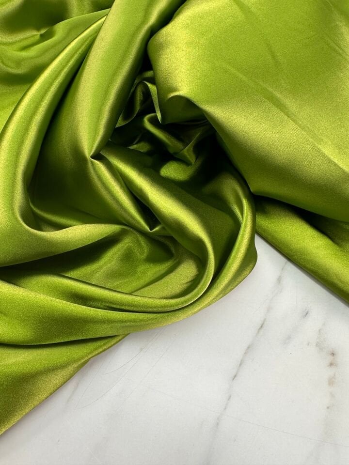 Yeşil Renk Abiye Elbiselik Likralı Saten Kumaş