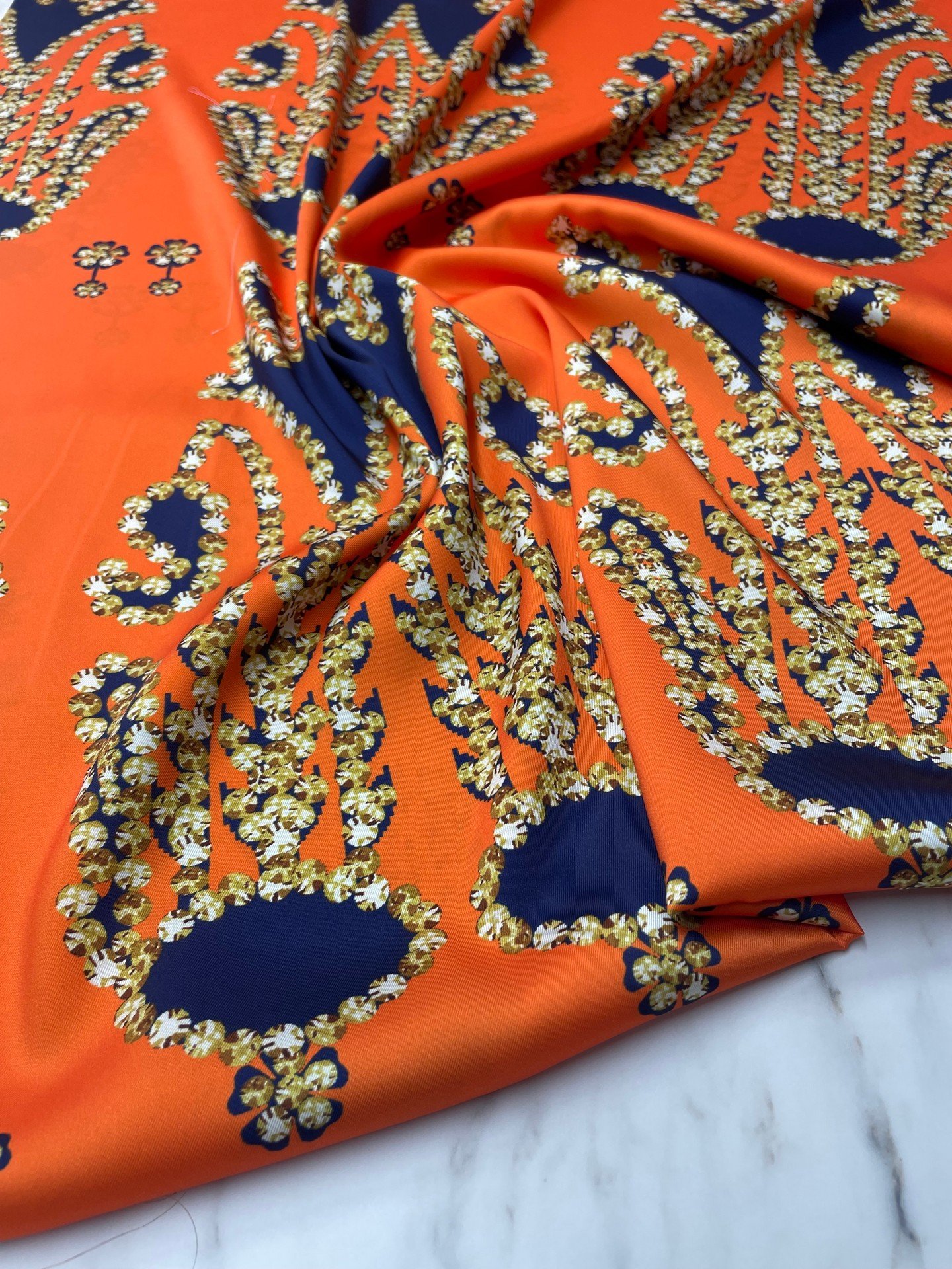 Turuncu İkat Desen Elbiselik Gömleklik Tivil Saten Kumaş