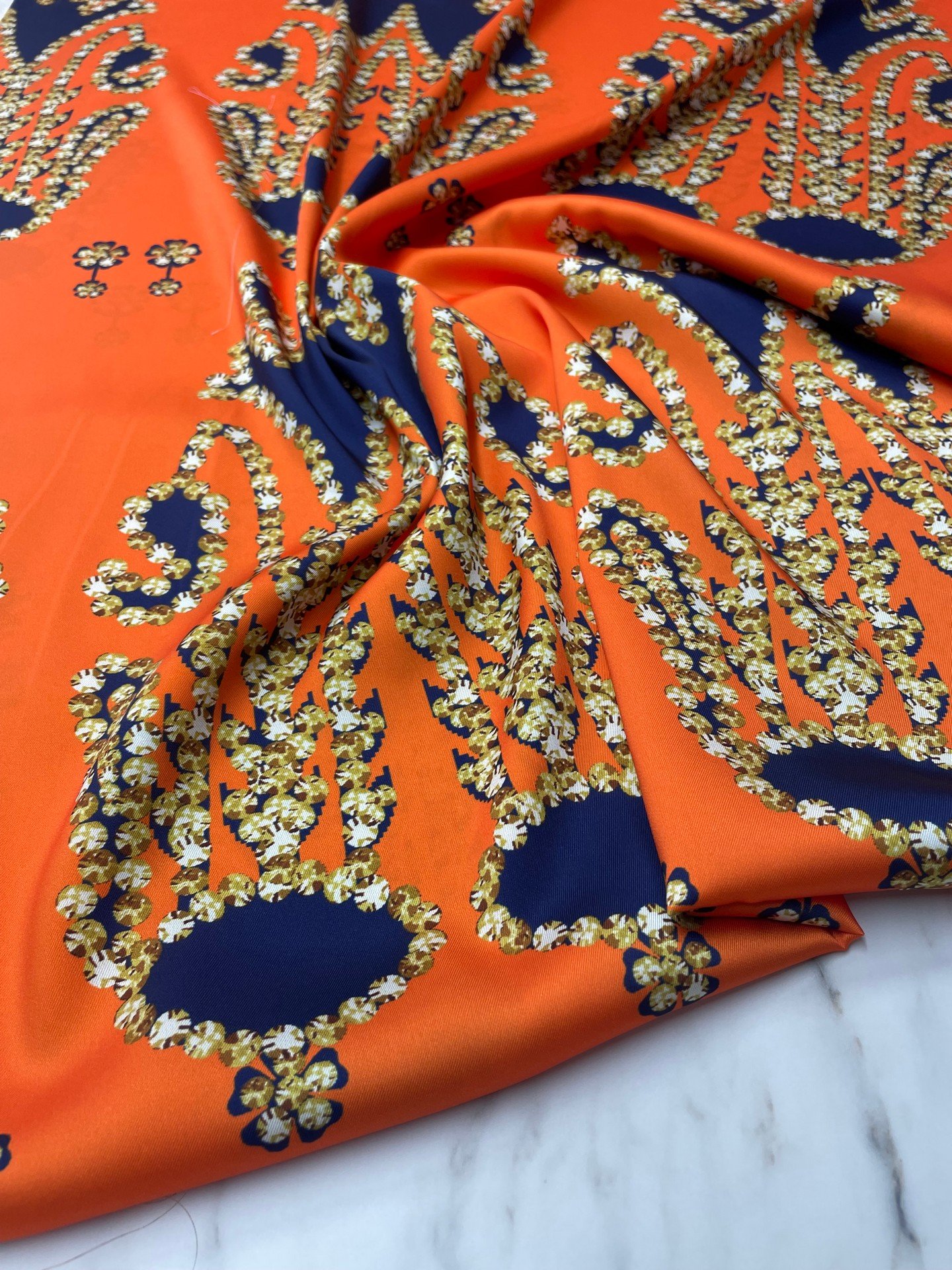 Turuncu İkat Desen Elbiselik Gömleklik Tivil Saten Kumaş