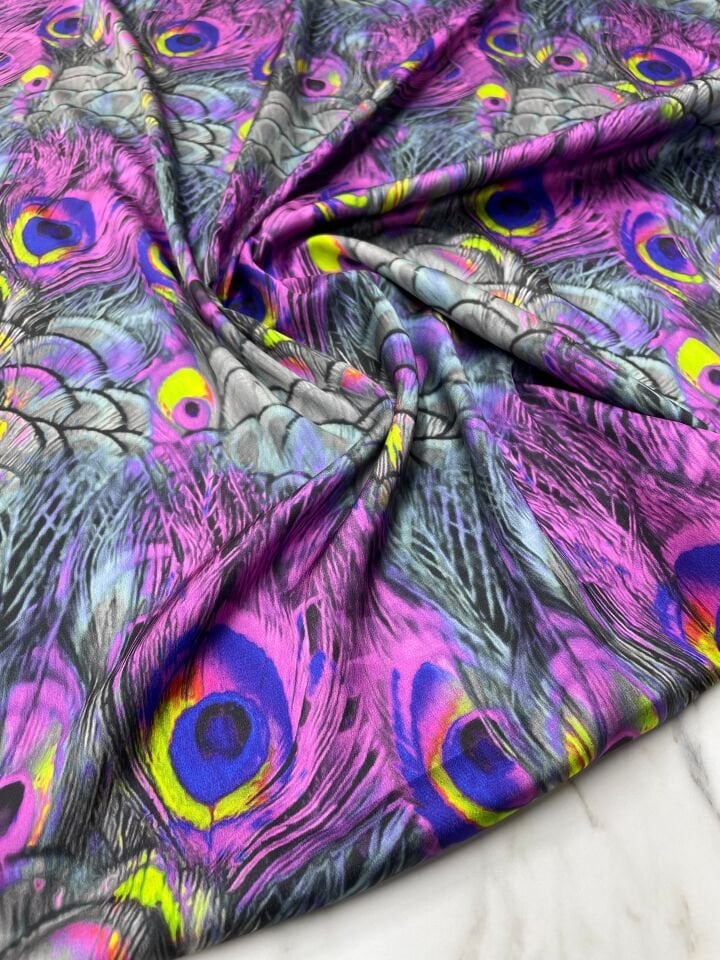 Tavus Tüyü Desen Elbiselik Gömleklik Tivil Saten Kumaş