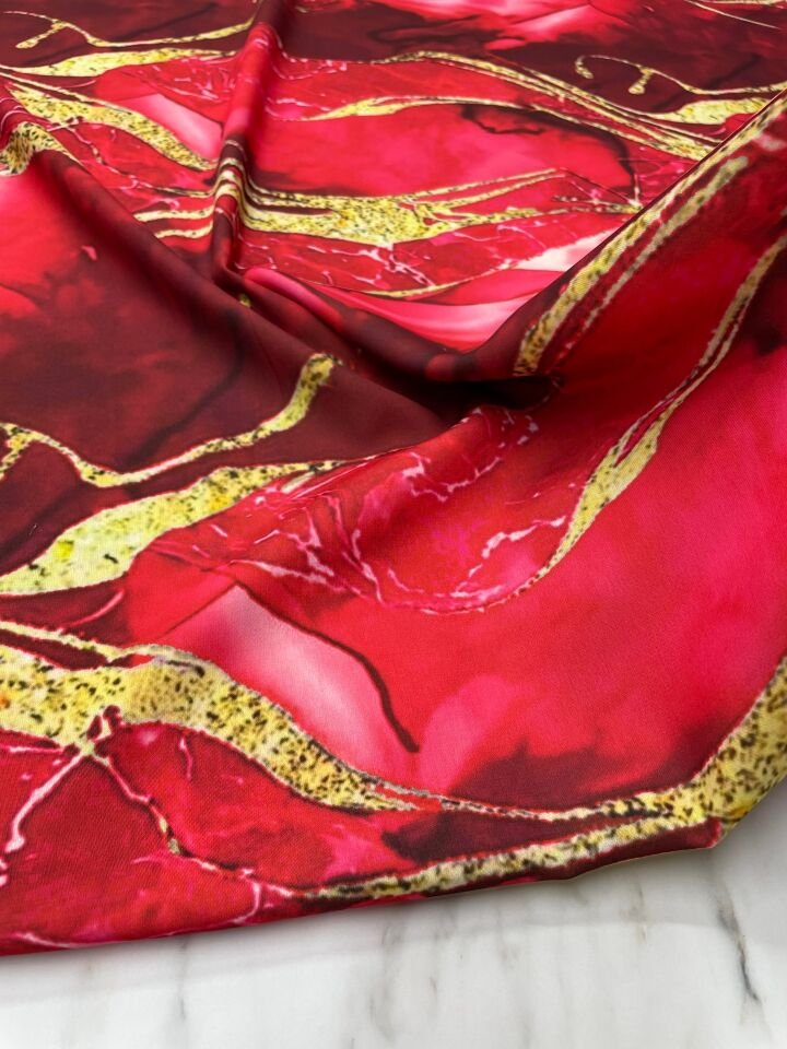 Kırmızı Mermer Desen Elbiselik Gömleklik Tivil Saten Kumaş