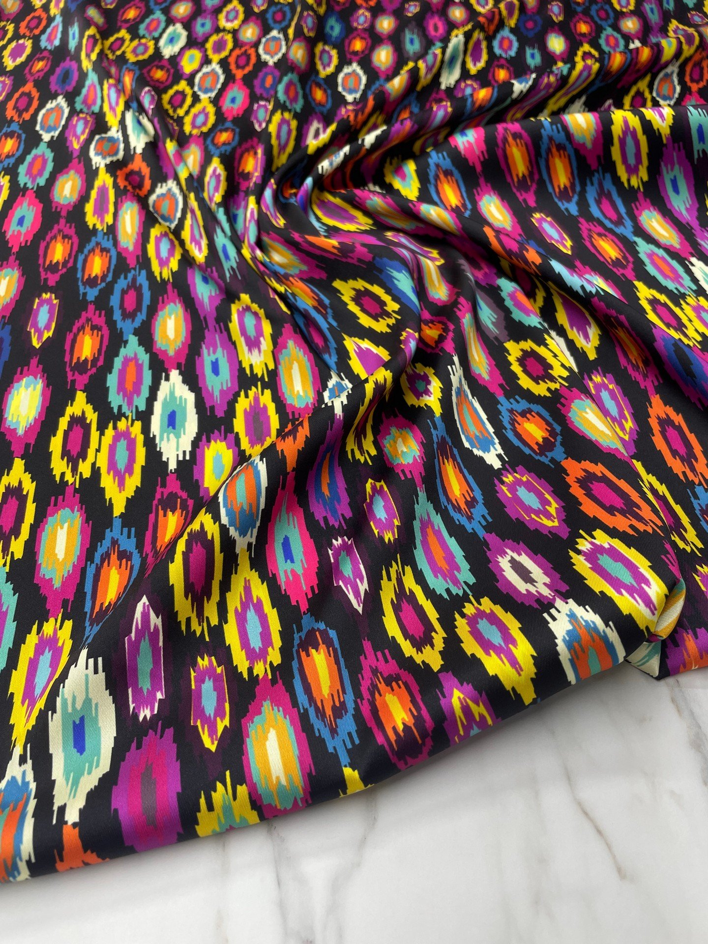 Renkli İkat Desen Elbiselik Gömleklik Tivil Saten Kumaş