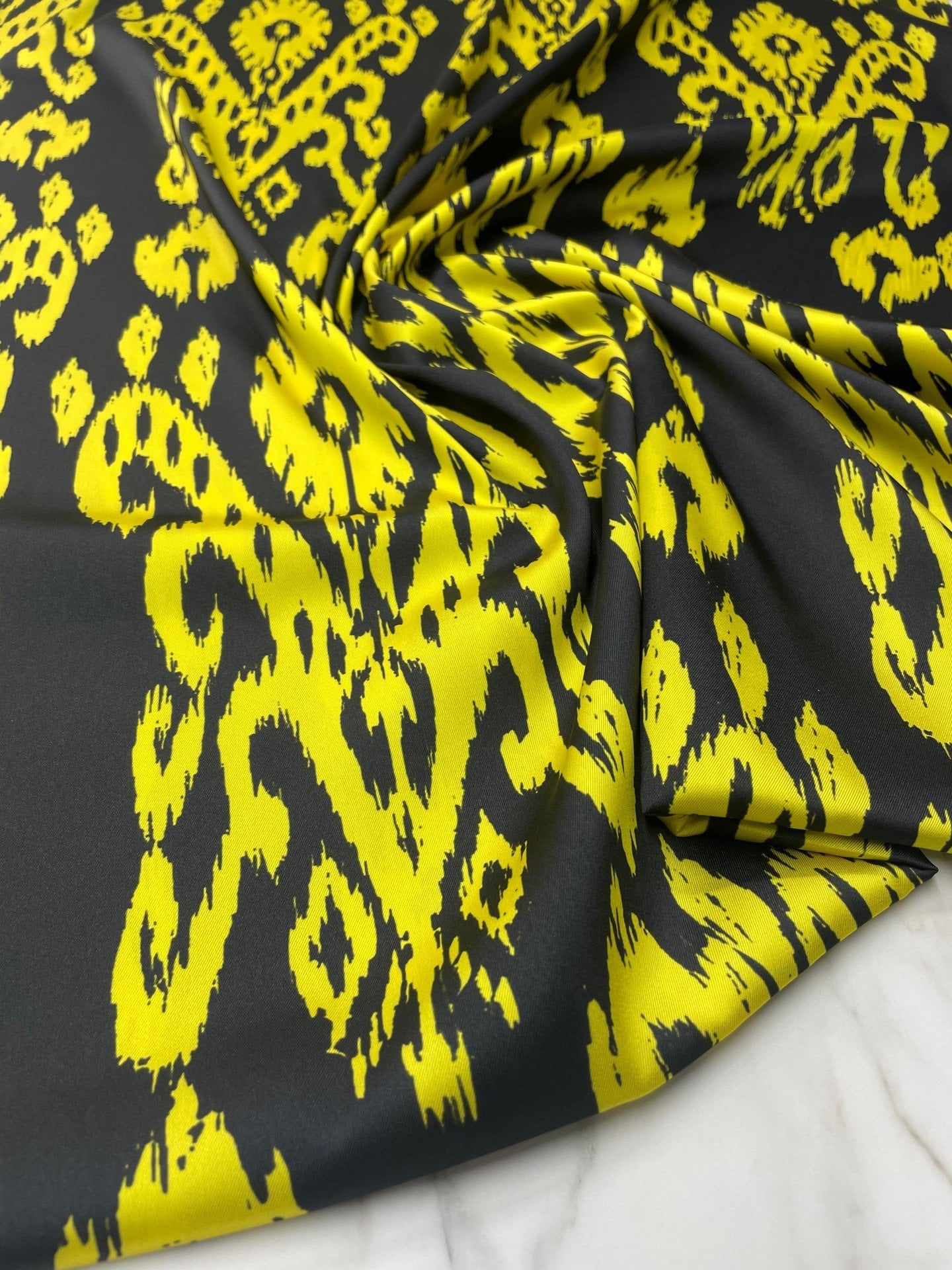 Sarı İkat Desen Elbiselik Gömleklik Tivil Saten Kumaş