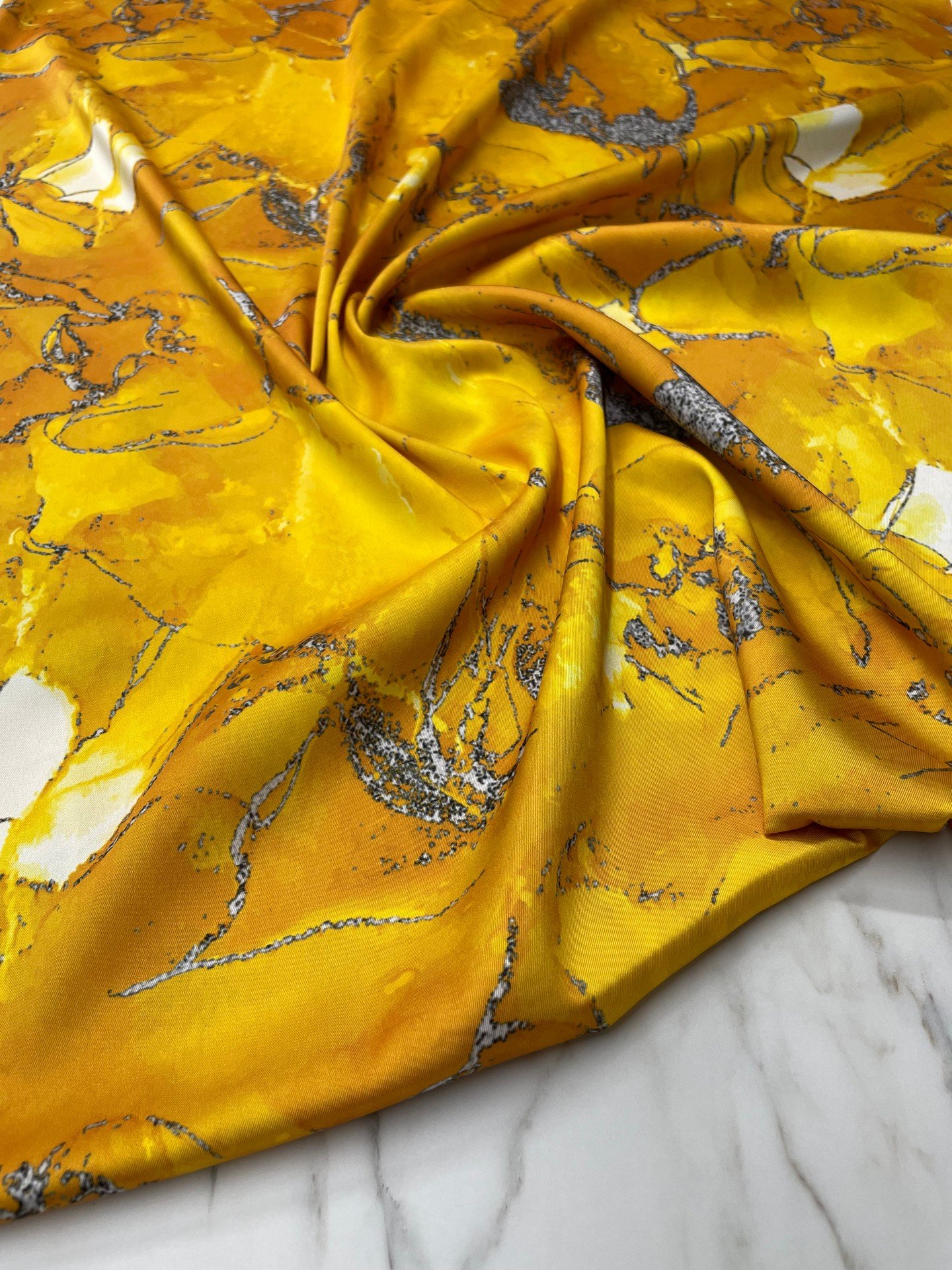 Sarı Mermer Desen Elbiselik Gömleklik Tivil Saten Kumaş