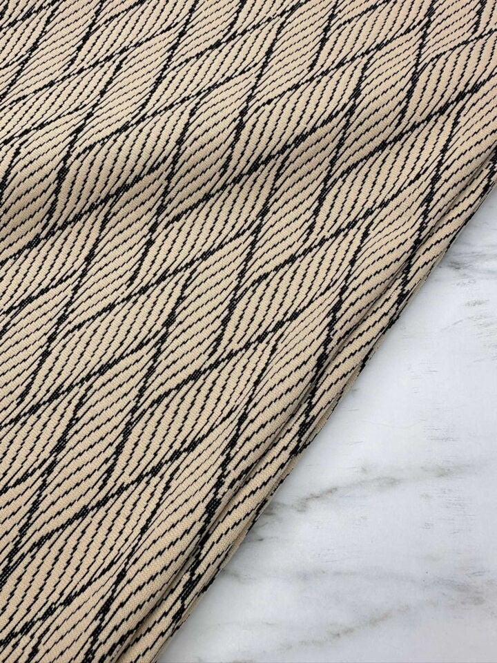 Krem Renk Desenli Örme Elbiselik Kumaş