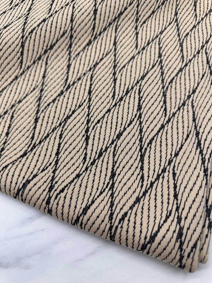 Krem Renk Desenli Örme Elbiselik Kumaş