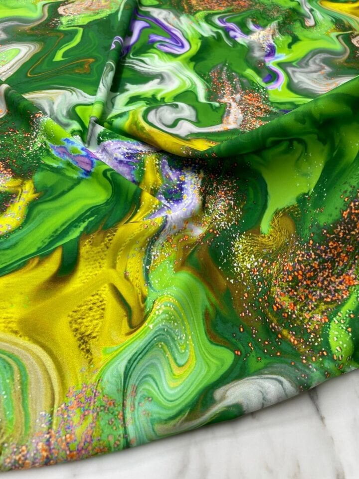 Yeşil Hipnosis Desen Elbiselik Gömleklik Tivil Saten Kumaş