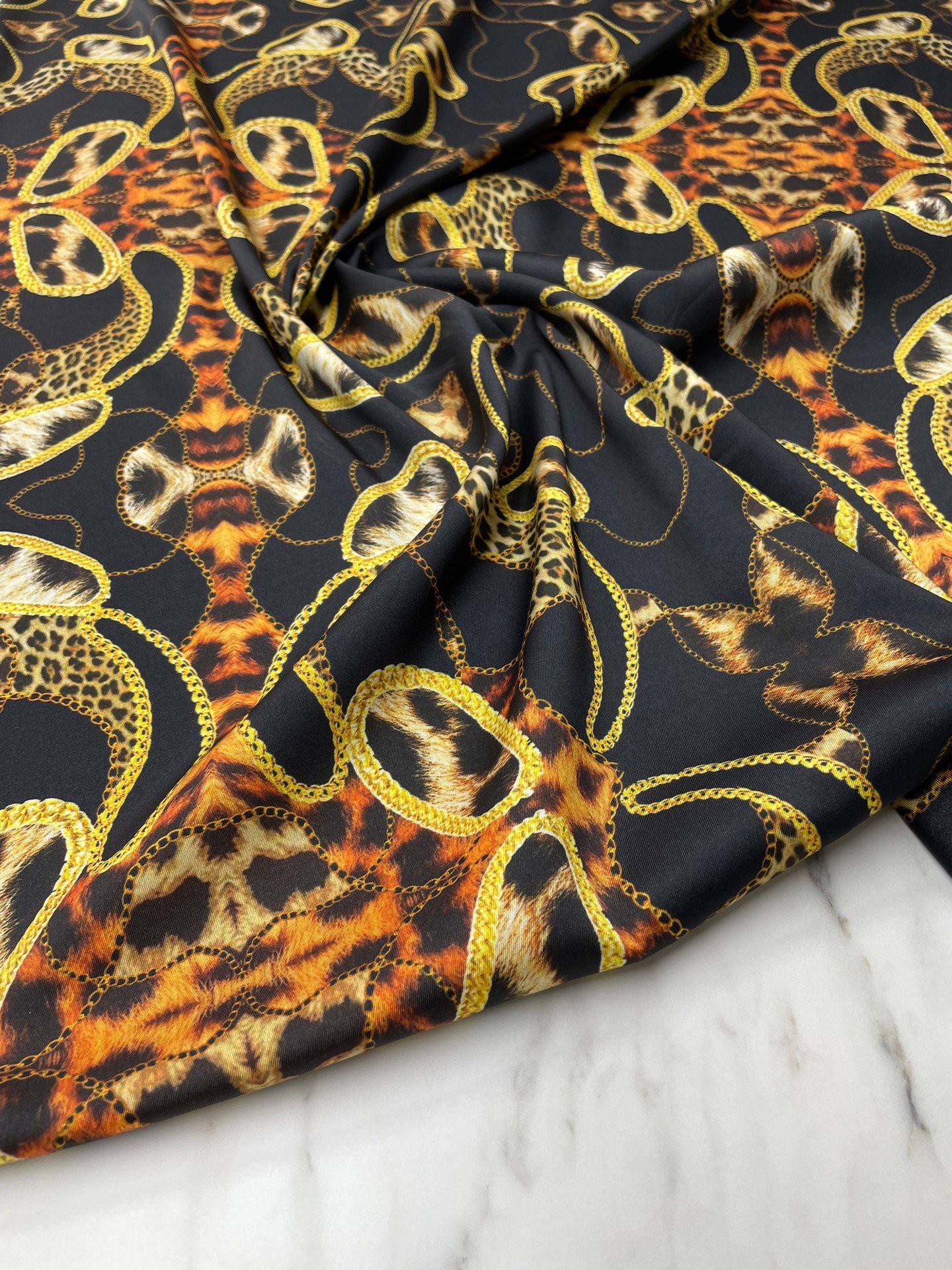 Leopar Detaylı Zincir Desen Elbiselik Gömleklik Tivil Saten Kumaş