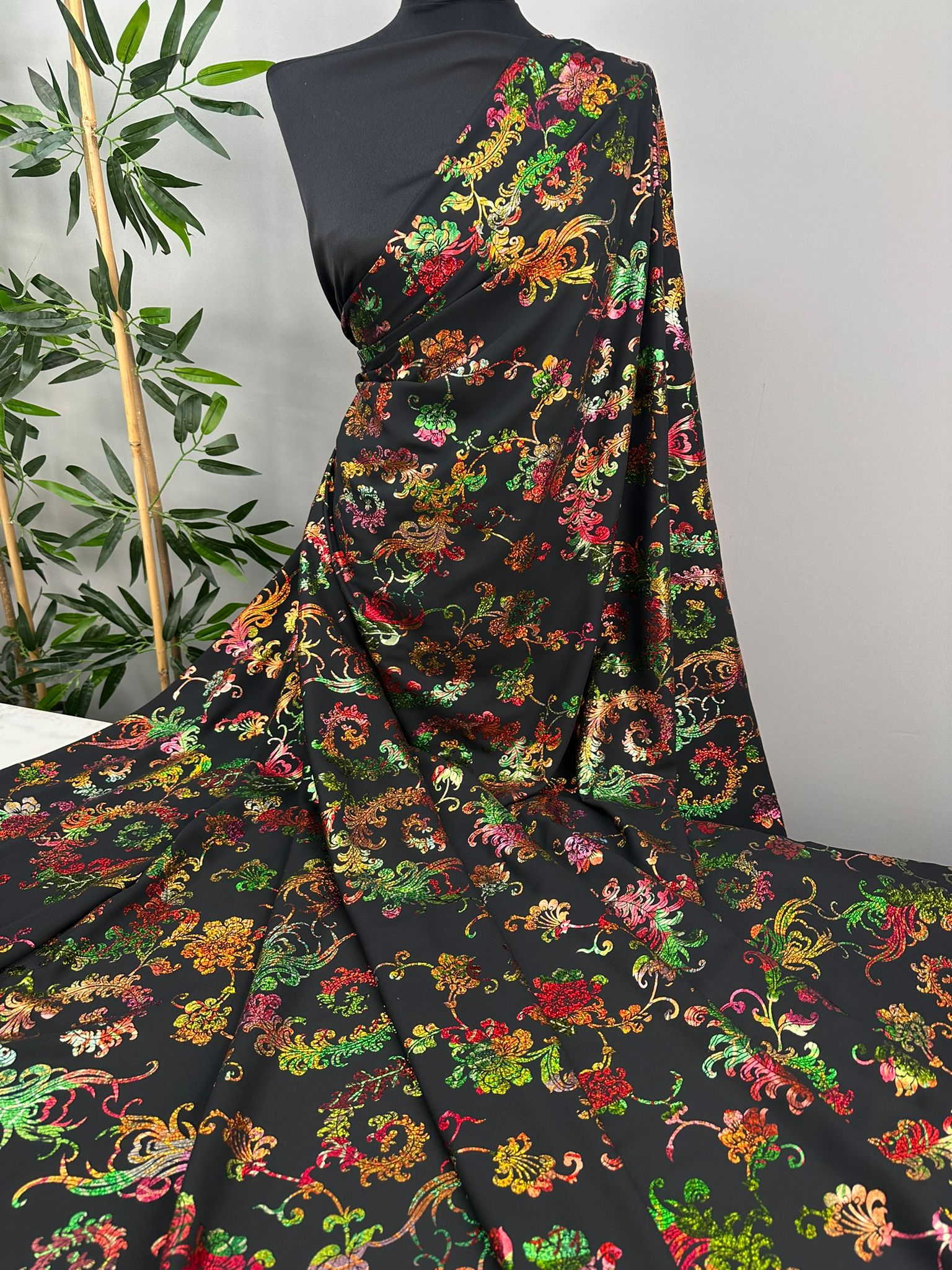 Fantazi Ürün Hologram Kablama Çiçek Desen Krep Kumaş Elbise Etek Şalvar Yöresel Kombin