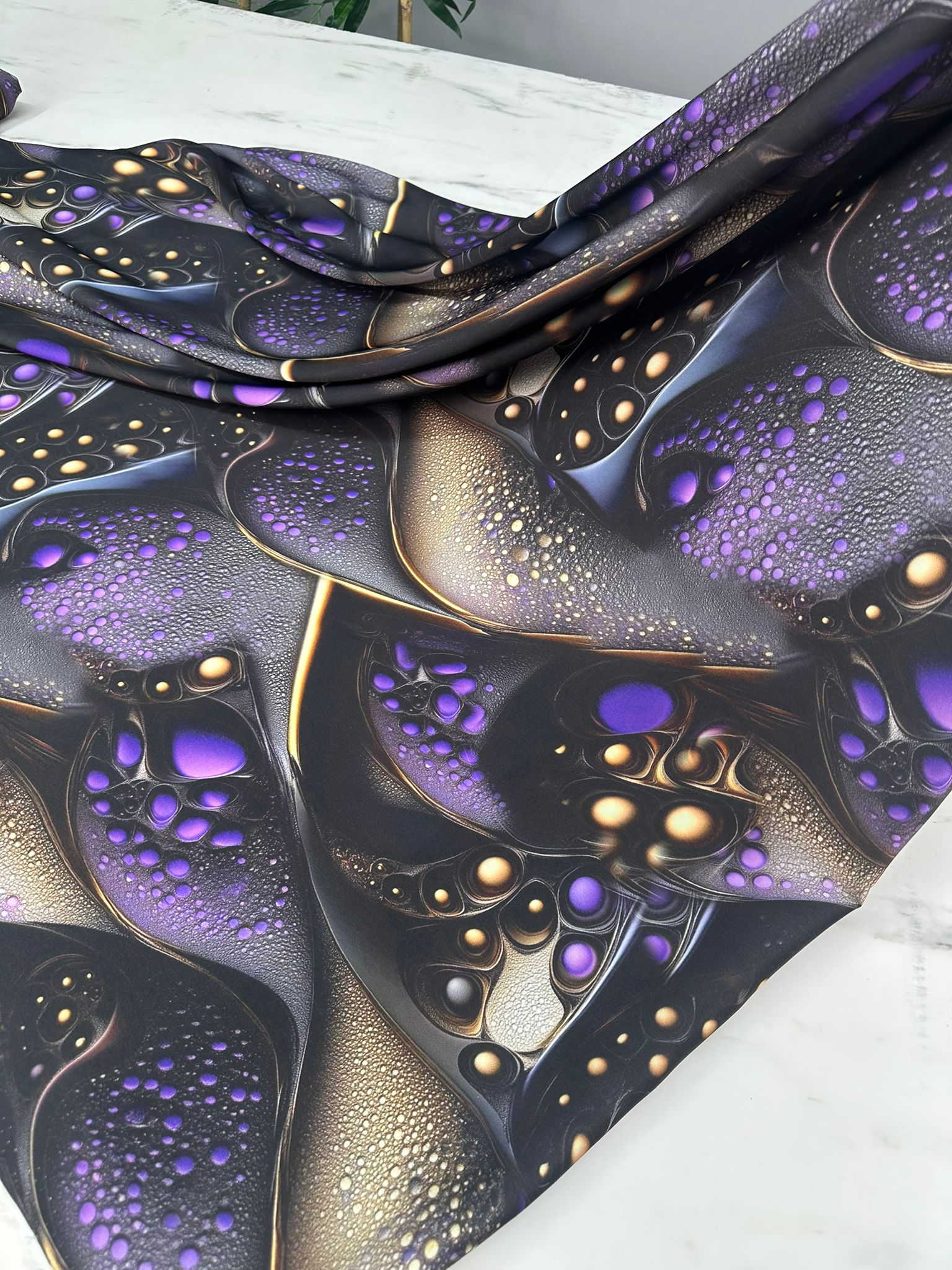 Welvet Desen İpek Saten Kumaş