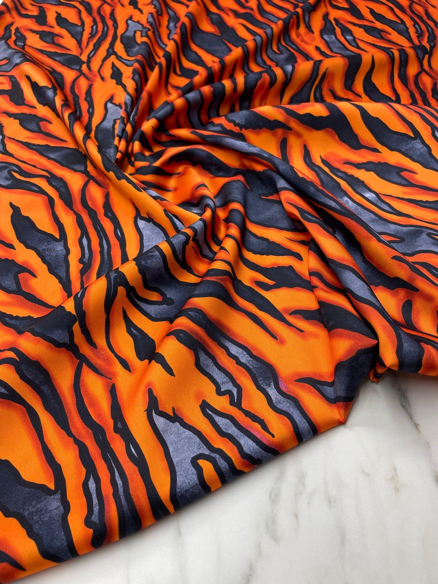 Turuncu Kaplan Desen Elbiselik Gömleklik Tivil Saten Kumaş