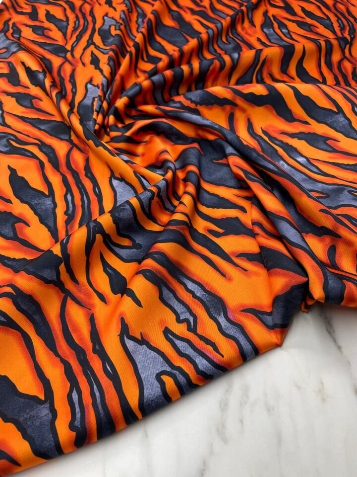Turuncu Kaplan Desen Elbiselik Gömleklik Tivil Saten Kumaş
