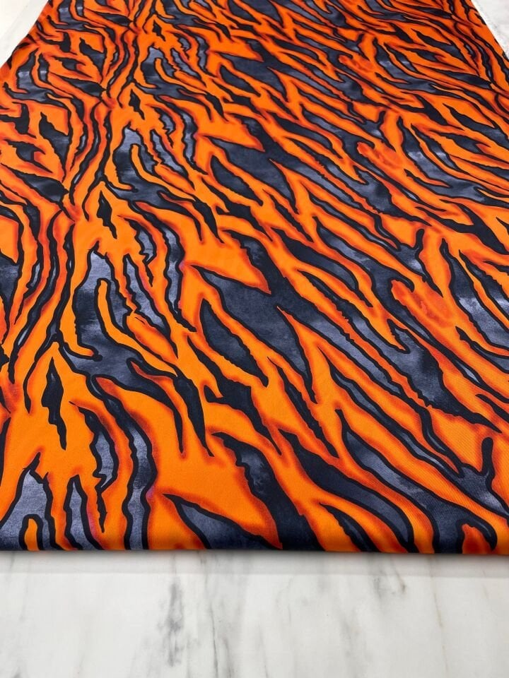 Turuncu Kaplan Desen Elbiselik Gömleklik Tivil Saten Kumaş