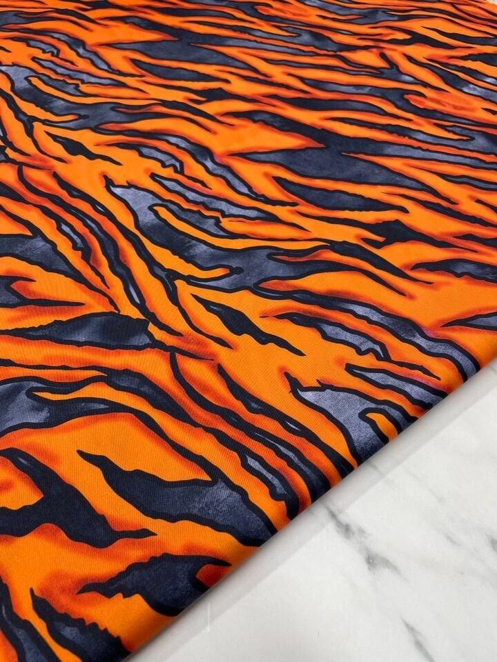 Turuncu Kaplan Desen Elbiselik Gömleklik Tivil Saten Kumaş