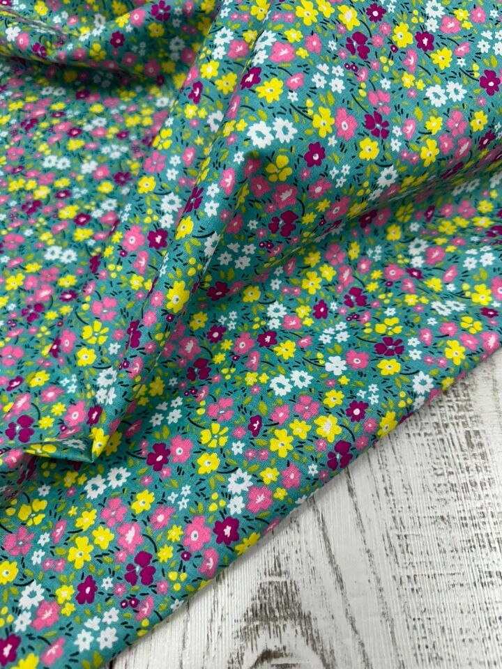 1.60 Çiçek  Desen Poplin