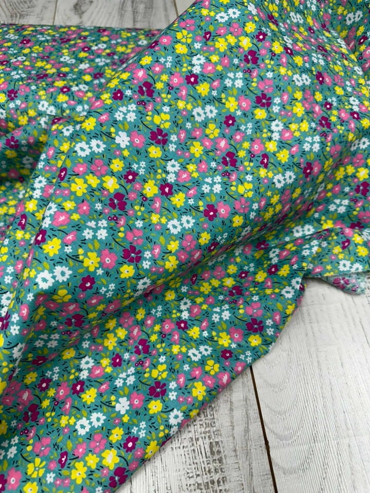 1.60 Çiçek  Desen Poplin