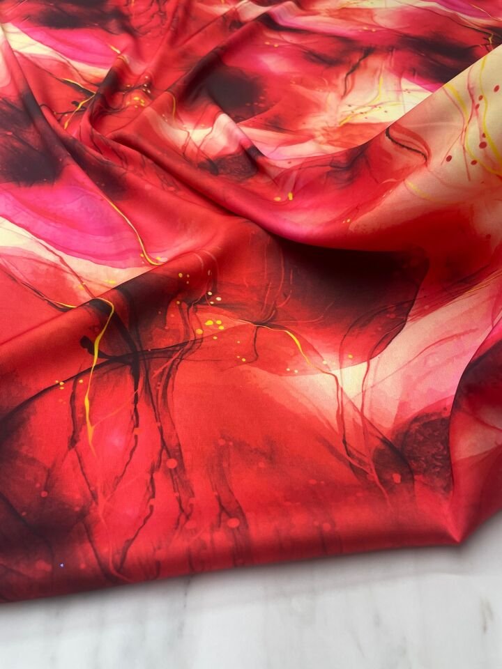 Kırmızı Desen Elbiselik Gömleklik Tivil Saten Kumaş